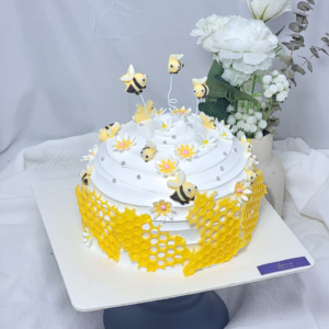 Little Bee Cake Design